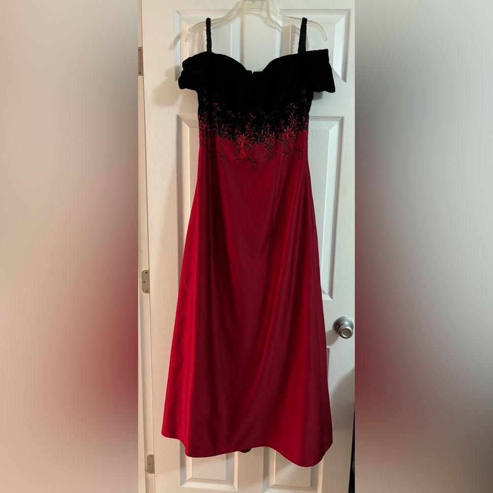 Cachet Strapless Formal Gown